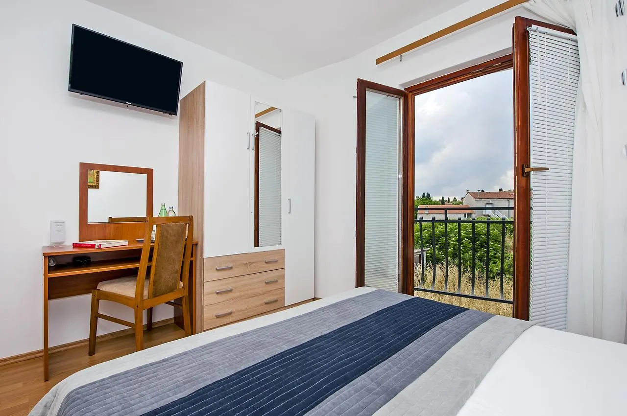 Ladonja Bb Rooms, Family Run Bed & Breakfast Rovinjsko Selo